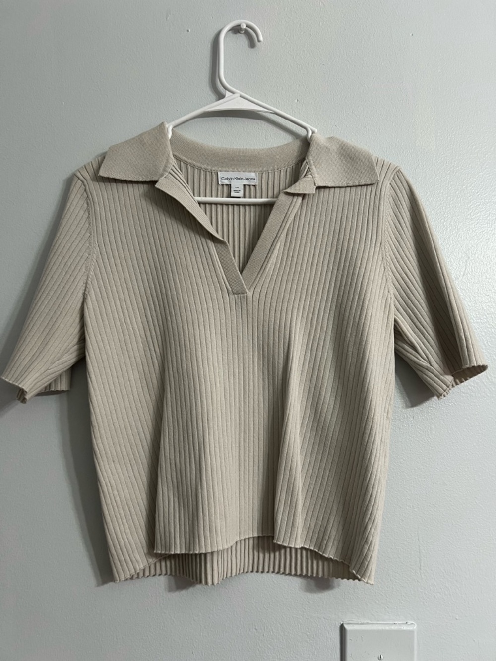 Calvin Klein Jeans Short-Sleeve Ribbed Polo Top in Beige